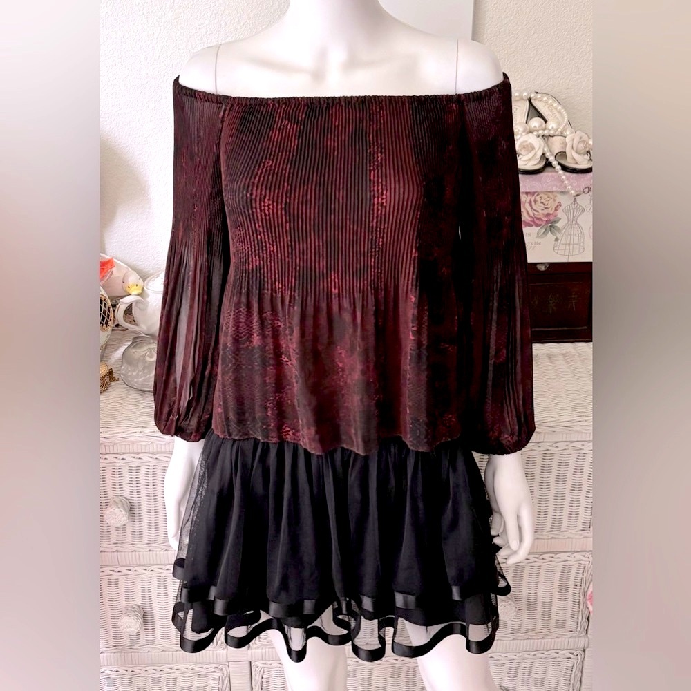 Aritzia Wilfred Off Shoulder Blouse Snake Print Pleated in Maroon & Black Sz. XS